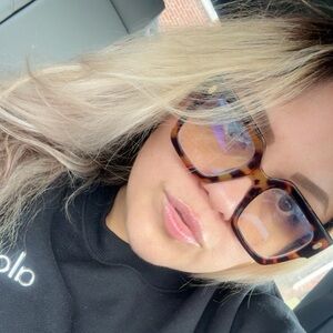 Meet your Posher, Gabriella